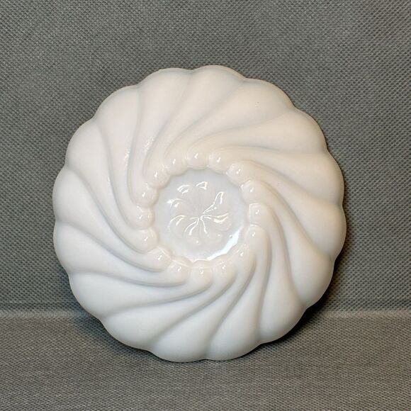 Vintage Hazel Atlas Alpine White Swirl Serving Bowl Milk Glass 1950s Opaque - Picture 2 of 7